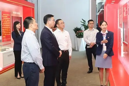 虹口区委书记李谦一行走访调研复星医药深度孵化平台复星领智及精缮科技